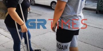 Θεσσαλονίκη: Μάνα κατσάδιασε τον γιο της γιατί φορούσε μάσκα στο σχολείο![VIDEO]