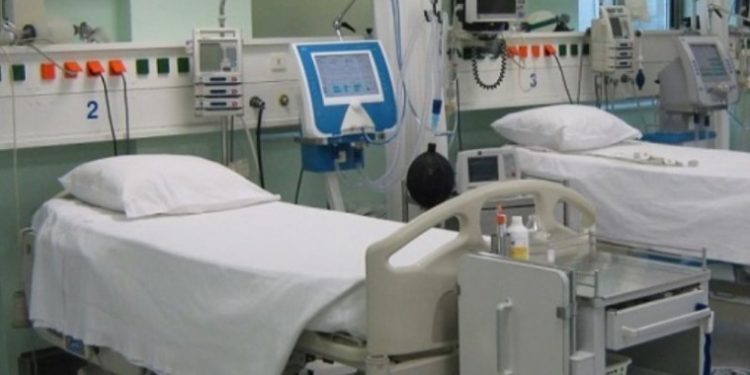 Alldaynews.gr Χαροπαλεύει διασωληνωμένη  η νεαρή κοπέλα που ξυλοκοπήθηκε από τον σύντροφό της!