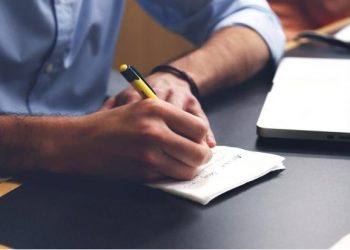 Διάταξη – Σοκ του Υπουργείου Εργασίας: Θα δουλέψουν υπερωρίες όσοι μπήκαν σε καραντίνα (Photo)