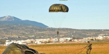 Alldaynews.gr Σοκ στη Μονάδα Αλεξιπτωτιστών στον Ασπρόπυργο-Δύο στρατιώτες τραυματισμένοι