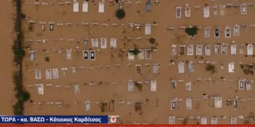 Μακάβριες εικόνες στην Καρδίτσα: Βγήκαν φέρετρα με νεκρούς απο το Νεκροταφείο[video]