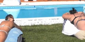 Με κοφτά μαγιό Αφροδίτη και Ραμόνα! Tέρμα το zoom ο κάμεραμαν![video]