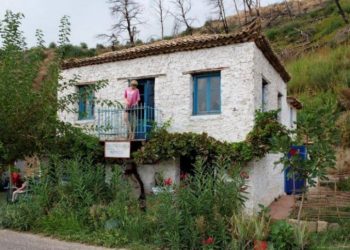 Το Πατρικό Σπίτι: Εκεί που τα πάντα και για πάντα, θα μοσχοβολούν μαγειρευτό φαγητό, κολόνια, καθαριότητα και λιβάνι