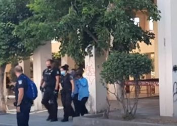 Θεσσαλονίκη: Παραδόθηκε ο Αλβανός που απειλούσε ότι θα πηδήξει στο κενό από 12όροφη πολυκατοικία[video]