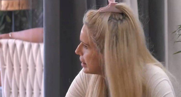 Alldaynews.gr Big Brother-Η εξομολόγηση της “αγρότισσας”: Ενα βράδυ κοιμόμουν και ο παππούς μου προσπάθησε να μου βγάλει την αλυσίδα