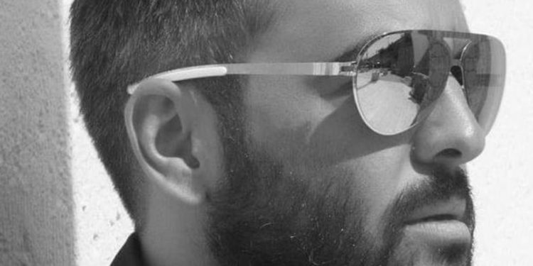 Αυτός είναι ο μεσίτης που ξυλοκοπήθηκε απο μπράβους στη Μύκονο[photos]