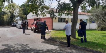 Εδώ βρήκε τον Θάνατο ο 40χρονος Πυροσβέστης-Έπλεναν οδόστρωμα και έπεσε Νεκρός[photos]