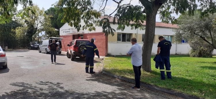 Εδώ βρήκε τον Θάνατο ο 40χρονος Πυροσβέστης-Έπλεναν οδόστρωμα και έπεσε Νεκρός[photos]