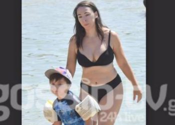 Αλίκη Κατσαβού: Στη θάλασσα με τον γιο της και με απίθανη σιλουέτα![photos]