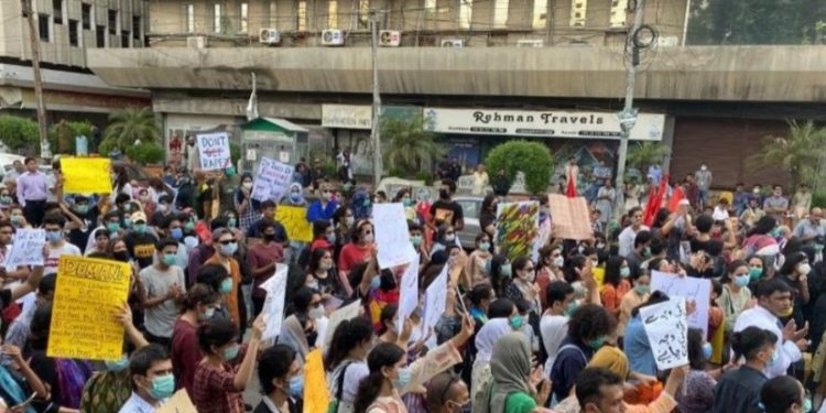 Alldaynews.gr Πακιστάν: Ο πρωθυπουργός σκέπτεται τον χημικό ευνουχισμό των βιαστών