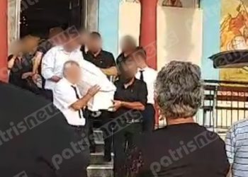 Σπαραγμός στην κηδεία του 16μηνου βρέφους που σκοτώθηκε στο τροχαίο[photos]