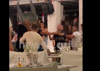 Άγριο ξύλο στο “Island” στη Βάρκιζα! Video ντοκουμέντο