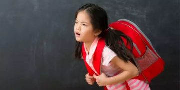 Alldaynews.gr Μέχρι πόσα κιλά πρέπει να είναι η σχολική τσάντα για την σπονδυλική του στήλη του παιδιού
