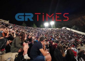 Θεσσαλονίκη-Κορονοϊός: Απίστευτος συνωστισμός σε θεατρική παράσταση[video]