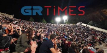 Θεσσαλονίκη-Κορονοϊός: Απίστευτος συνωστισμός σε θεατρική παράσταση[video]