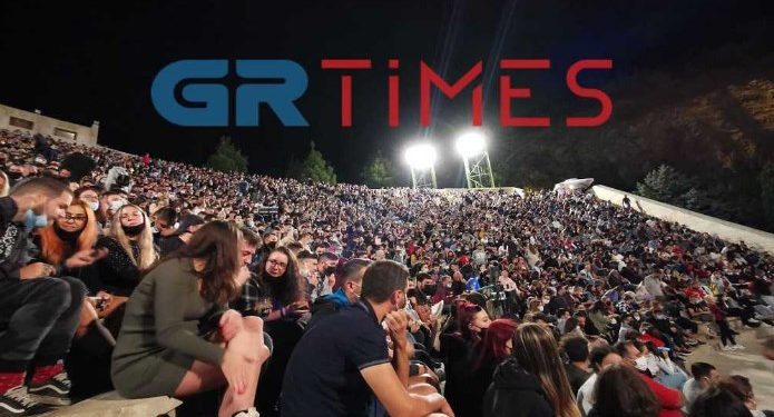 Θεσσαλονίκη-Κορονοϊός: Απίστευτος συνωστισμός σε θεατρική παράσταση[video]