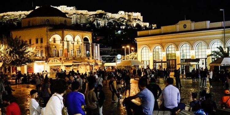 Ψώνισαν όλοι μπύρες πριν της 00:00!! Χαμός στις πλατείες!![Φωτογραφίες]