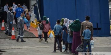 Μεταφέρουν  πρόσφυγες από το Καρά Τεπέ στην υπόλοιπη Ελλάδα[Δείτε Φωτογραφίες]