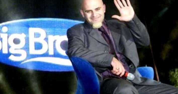 Έξαλλος ο Τσάκας με τους παίκτες του Big Brother – «Ένας Τρανσέξουαλ, ένας Πακιστανός, μια Αλβανίδα…»