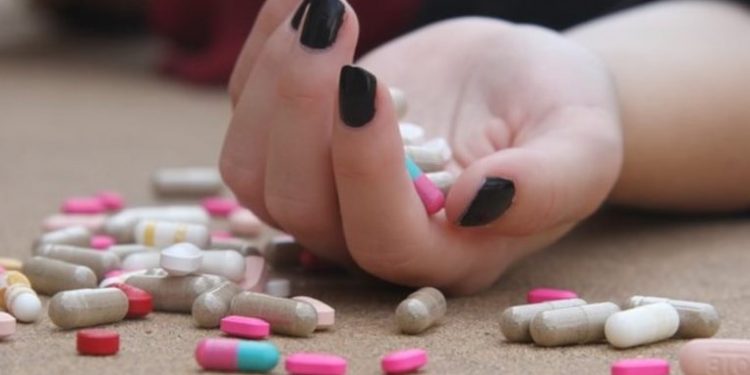 Alldaynews.gr Απόπειρα αυτοκτονίας για γνωστή φαρμακοποιό! Την βρήκαν στο σπίτι της!