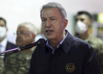 Ακάρ προς Έλληνες: Σωπάστε για να μην γίνετε μεζές μας