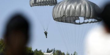 Τραγωδία χθες το βράδυ στις Ένοπλες Δυνάμεις: Αλεξιπτωτιστής έχασε την ζωή του σε άσκηση