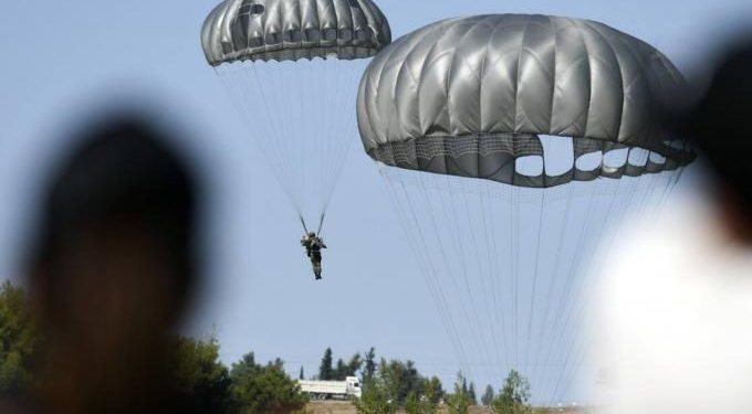 Τραγωδία χθες το βράδυ στις Ένοπλες Δυνάμεις: Αλεξιπτωτιστής έχασε την ζωή του σε άσκηση