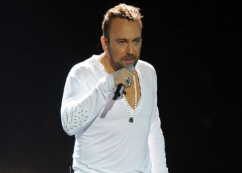 Τα βρόντηξε όλα και έφυγε να μείνει σε νησί: Ο λόγος που ο Γιώργος Αλκαίος παράτησε το τραγούδι