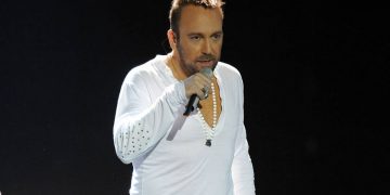 Alldaynews.gr Τα βρόντηξε όλα και έφυγε να μείνει σε νησί: Ο λόγος που ο Γιώργος Αλκαίος παράτησε το τραγούδι