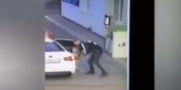 Alldaynews.gr Σοκάρει το βίντεο απαγωγής 4χρονης σε βενζινάδικο