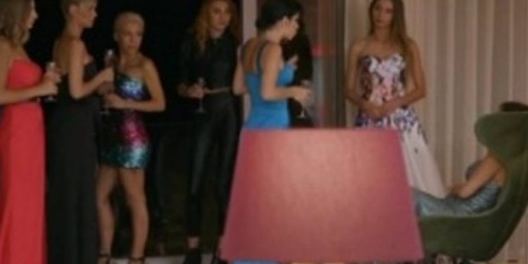 The Bachelor: Άναψαν τα αίματα στο σπίτι – «Θα της βγάλω το μαλλί»