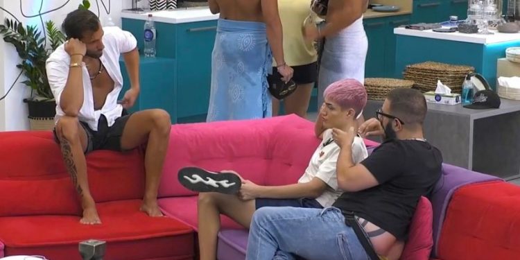 Alldaynews.gr Διεκόπη το live: Παίκτης του «Big Brother» βρίζει on air τον Ανδρέα Μικρούτσικο