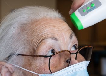 ηλικιωμένοι, παππούς μάσκα κορονοϊός, κορωνοϊός