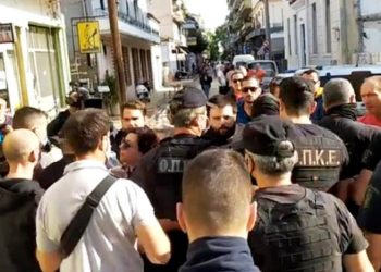 Καρδίτσα: Ένταση κατά την επίσκεψη Μητσοτάκη – Αστυνομικές δυνάμεις εμπόδισαν πολίτες να διαμαρτυρηθούν (pics, video)