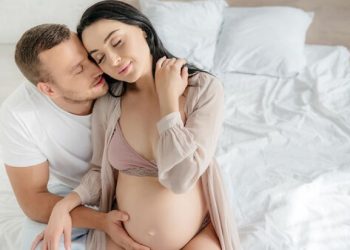 Kama Sutra εγκυμοσύνης: Οι 4 καλύτερες στάσεις για να το απολαύσεις!