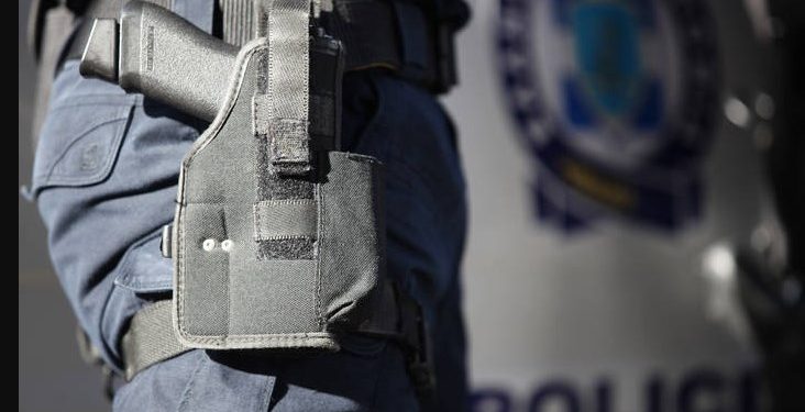 Alldaynews.gr Έκλεψαν το όπλο σε Υπαστυνόμο της Φρουράς του Μητσοτάκη! Σταμάτησε να αγοράσει σουβλάκια και …