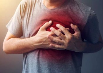 Πιθανό έμφραγμα: Τι θα νιώσεις και ποια σημάδια απαγορεύεται να αγνοήσεις