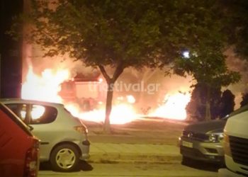 Θεσσαλονίκη: Στις φλόγες τα ξημερώματα ημιφορτηγό εταιρίας (pics, video)