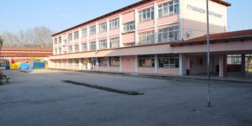 Alldaynews.gr Μαθητής που συμμετείχε στην κατάληψη του Λυκείου, έπεσε από την στέγη