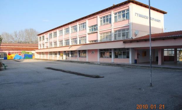 Alldaynews.gr Μαθητής που συμμετείχε στην κατάληψη του Λυκείου, έπεσε από την στέγη