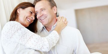 Alldaynews.gr ζευγάρι-50άρηδες-πενηντάρηδες-χαρούμενοι