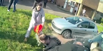 Alldaynews.gr βενζίνη σε αστυνομικούς στο Έσσεξ