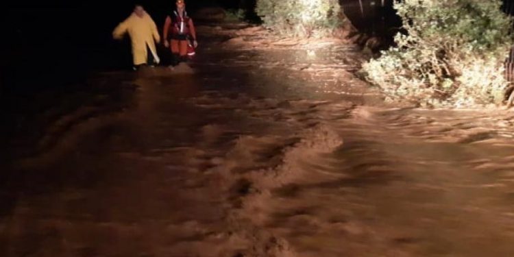 Alldaynews.gr Ιανός: Αίσιο τέλος για τρεις εγκλωβισμένους στον Αλμυρό Βόλου