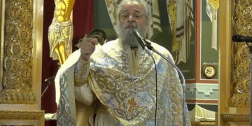 Αρχιμανδρίτης κατά πολιτικών, δημοσιογράφων και γιατρών για τη χρήση μάσκας μέσα στις εκκλησίες