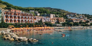 Alldaynews.gr Τρώνε μόνο ό,τι παράγουν: Το χωριό της μακροζωίας που όλοι ζουν μέχρι τα 100