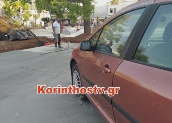 Ελληνικό και Απίστευτο: Του… μπετονάρισαν το αυτοκίνητο γιατί πάρκαρε στην πλατεία (video)