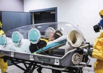 Κορωνοϊός: 25χρονος από την Τήνο διασωληνώθηκε και μεταφέρθηκε με την ειδική κάψουλα στην Αθήνα