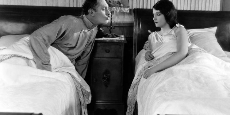 Alldaynews.gr χωριστά κρεβάτια