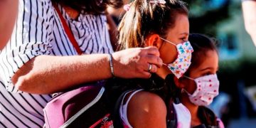 Alldaynews.gr Κορωνοϊός: Αυτές είναι οι μάσκες που θα μοιραστούν στα σχολεία (Video)