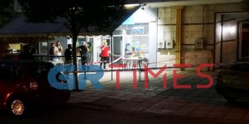 Alldaynews.gr Πυροβολισμοί σε πρακτορείο ΟΠΑΠ στη Θεσσαλονίκη – Γνωστοί οι 2 άντρες – Στο νοσοκομείο ο ένας (pics, video)